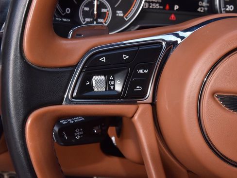 Used 2020 Bentley Bentayga image 23