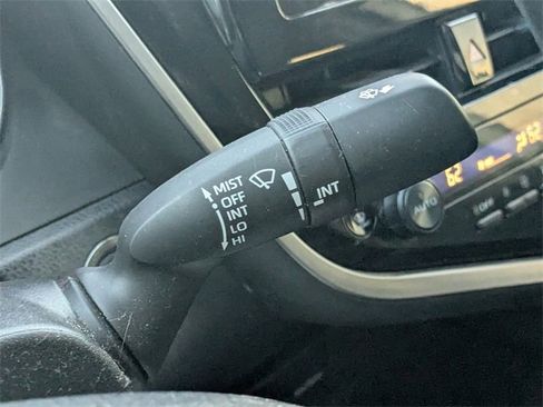 Used 2022 Toyota Camry SE image 24