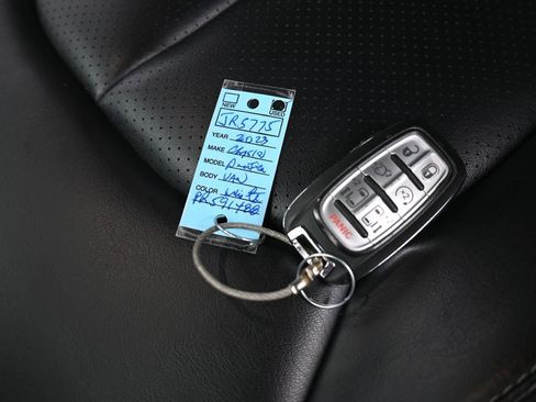 Used 2023 Chrysler Pacifica Touring-L image 25