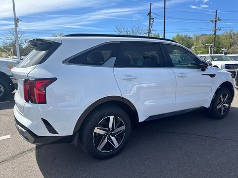 Used 2022 Kia Sorento EX w/ Panoramic Sunroof Package image 10