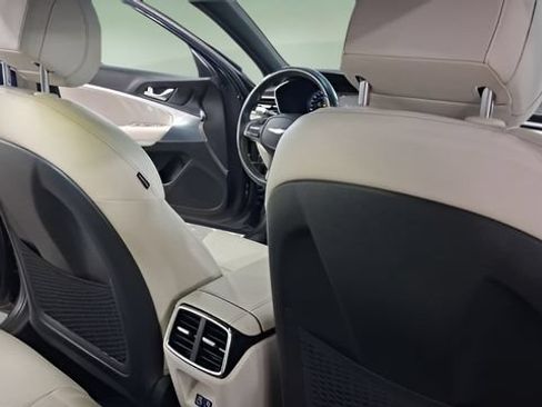 Used 2025 Genesis G70 2.5T AWD/4WD image 17