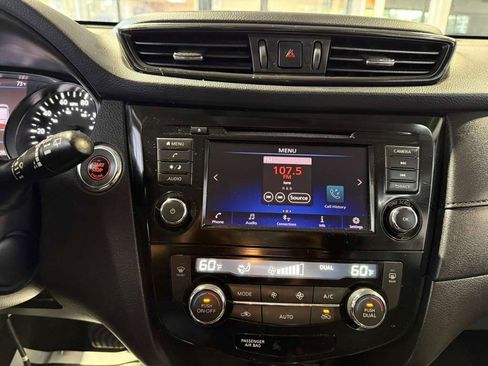 Used 2018 Nissan Rogue SV image 26