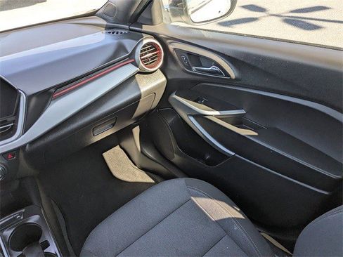 Certified 2025 Chevrolet Trax RS image 15