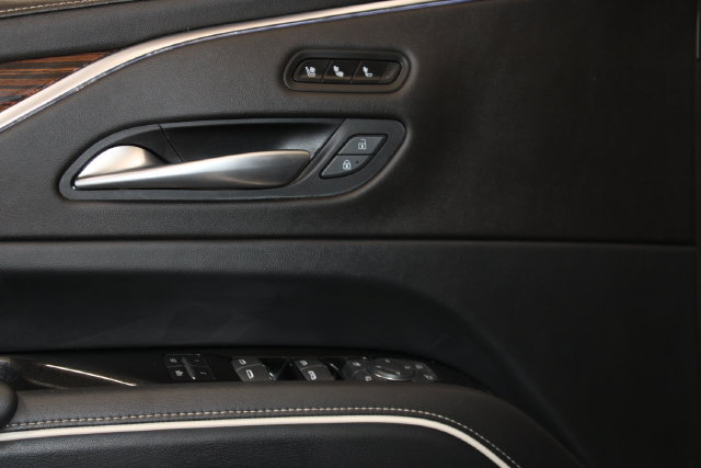 Used 2023 Cadillac Escalade Premium Luxury w/ Performance Package AWD/4WD image 33