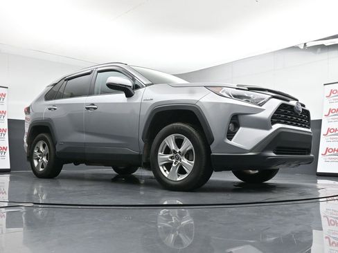 Used 2020 Toyota RAV4 XLE image 25