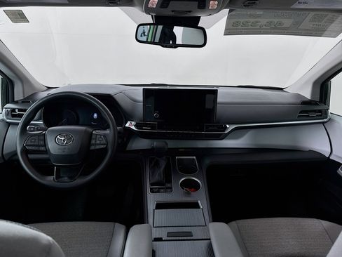 Certified 2026 Toyota Sienna LE FWD image 23