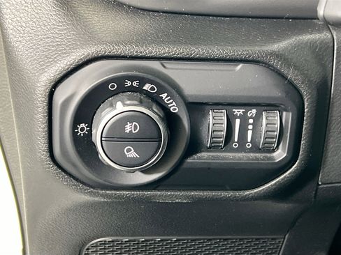 Used 2022 Jeep Gladiator Willys image 10