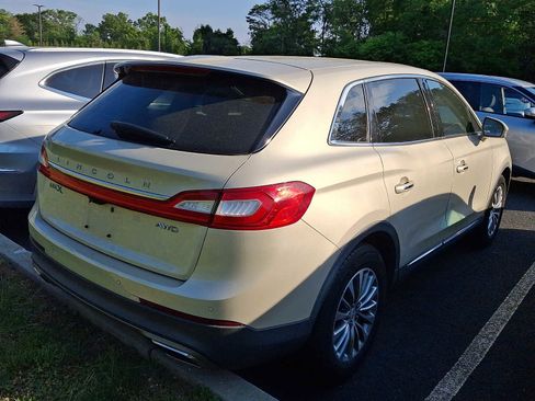 Used 2016 Lincoln MKX Select w/ Select Plus Package AWD/4WD image 3