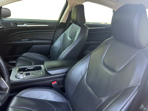 Used 2020 Ford Fusion Energi Titanium FWD image 11