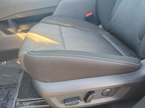 Used 2025 Nissan Rogue SV FWD image 28