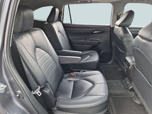 Used 2023 Toyota Highlander XLE FWD image 26