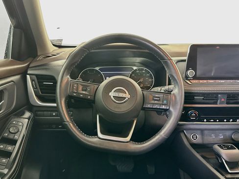 Used 2023 Nissan Rogue SV w/ SV Premium B Package FWD image 18