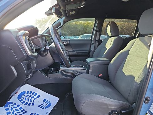 Used 2019 Toyota Tacoma TRD Sport image 12