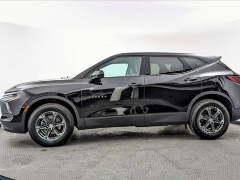 Used 2023 Chevrolet Blazer LT image 3