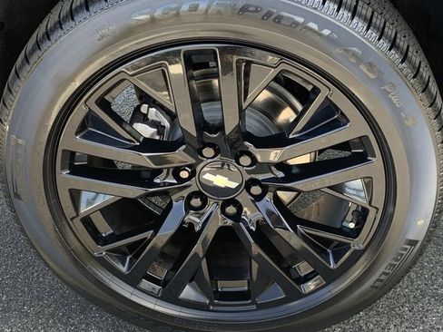 Used 2024 Chevrolet Suburban High Country image 36