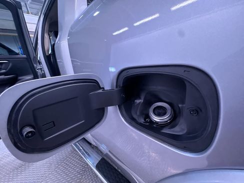 Used 2019 RAM 1500 Laramie image 40