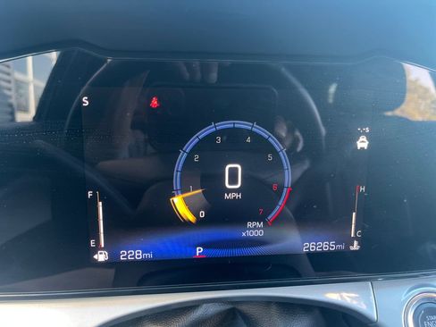 Used 2025 Chevrolet Trax LT w/ LT Convenience Package image 16