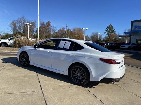 Used 2025 Toyota Camry SE image 7