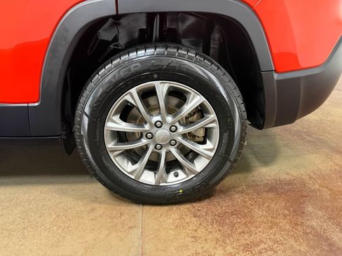 Used 2021 Jeep Cherokee Latitude Lux w/ Comfort/Convenience Group AWD/4WD image 89