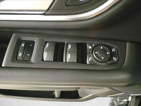 Used 2023 Chevrolet Tahoe Z71 w/ Luxury Package AWD/4WD image 29