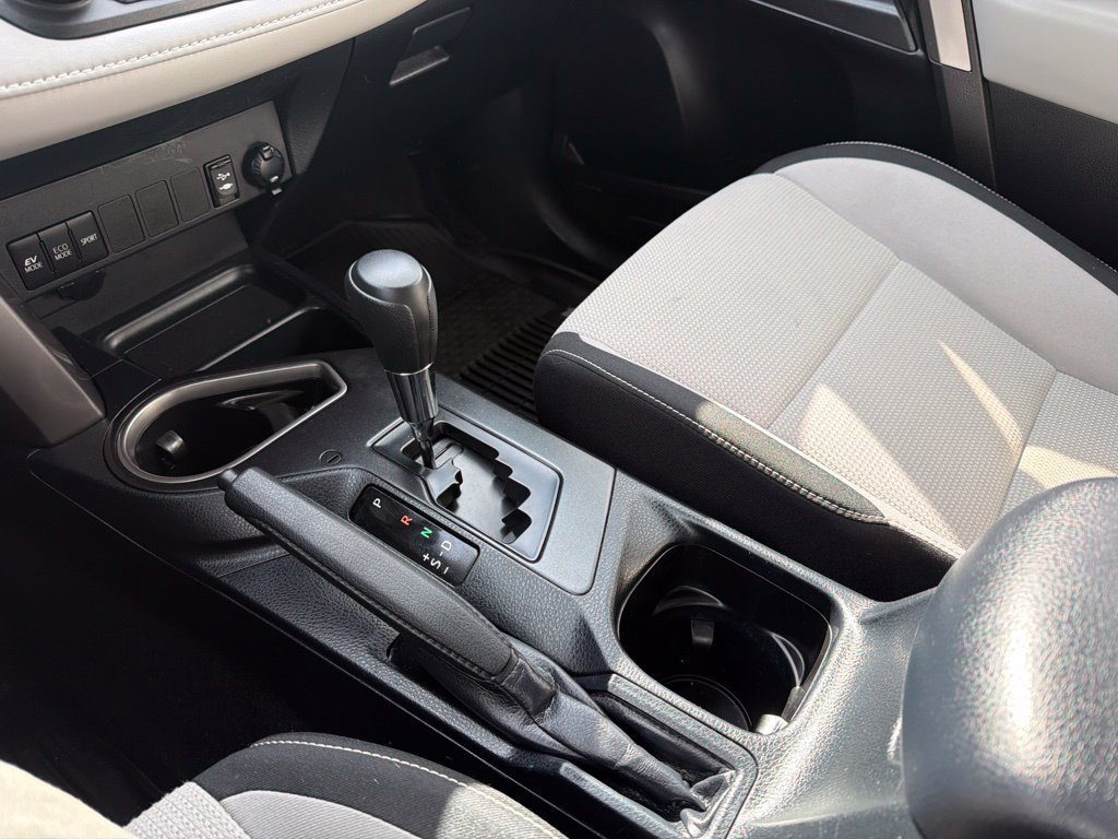 Used 2018 Toyota RAV4 LE AWD/4WD image 28