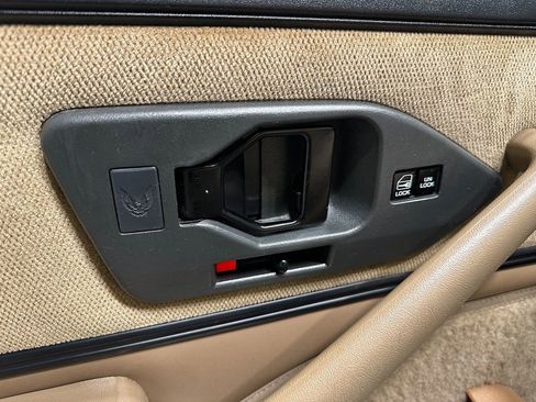 Used 1992 Pontiac Firebird Convertible RWD image 22