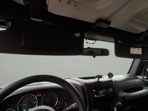 Used 2017 Jeep Wrangler Unlimited Sport image 29