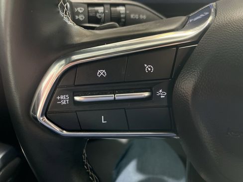 Used 2025 Chevrolet Traverse LT image 19