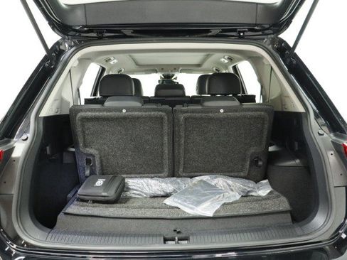 Used 2022 Volkswagen Tiguan SE FWD image 31