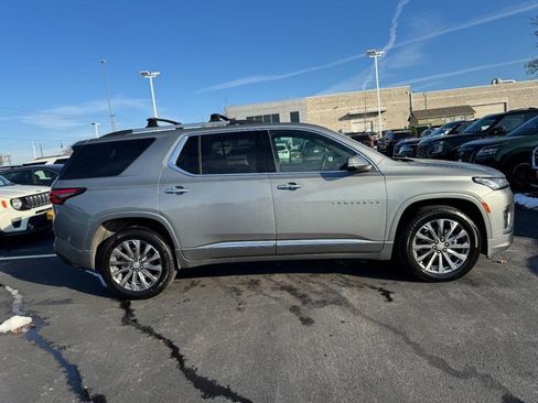 Used 2023 Chevrolet Traverse Premier image 2