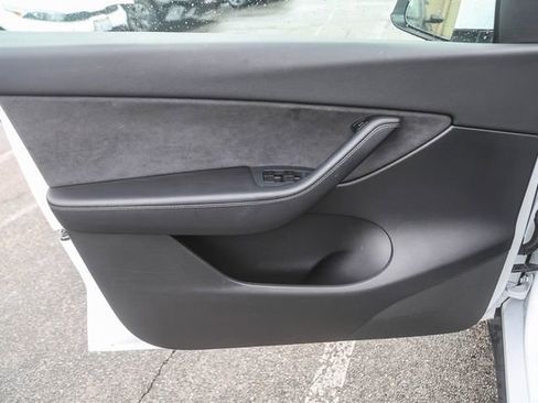 Used 2021 Tesla Model Y Long Range image 20