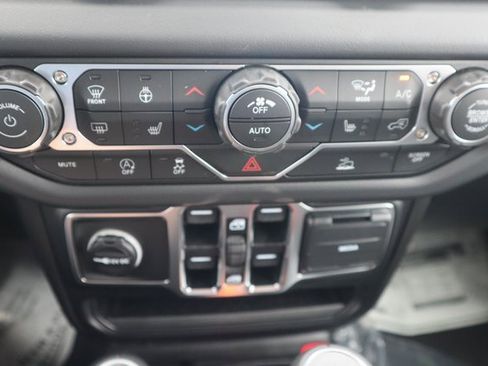 New 2025 Jeep Gladiator Sport image 13