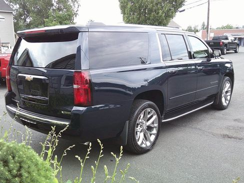Used 2017 Chevrolet Suburban Premier AWD/4WD image 7