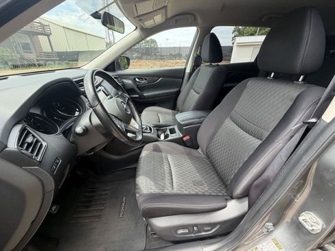 Used 2017 Nissan Rogue SV w/ SV Premium Package AWD/4WD image 9