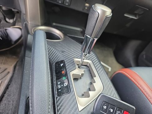 Used 2013 Toyota RAV4 Limited AWD/4WD image 17