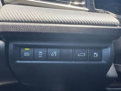 Used 2025 Toyota Camry SE image 15