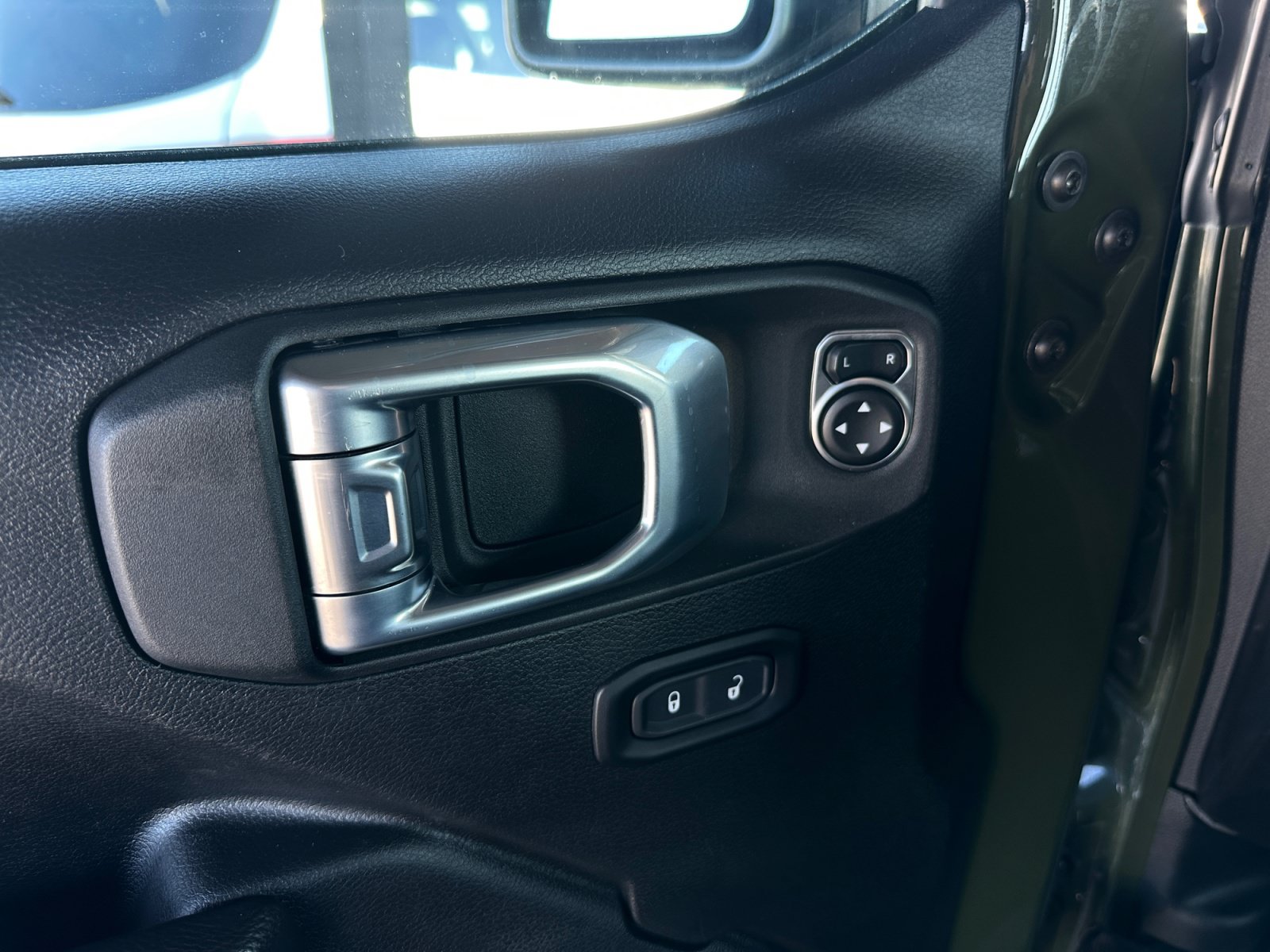 Used 2022 Jeep Gladiator Sport AWD/4WD image 17