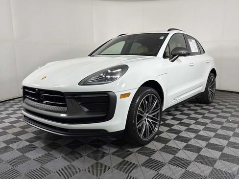 Used 2024 Porsche Macan AWD/4WD image 3