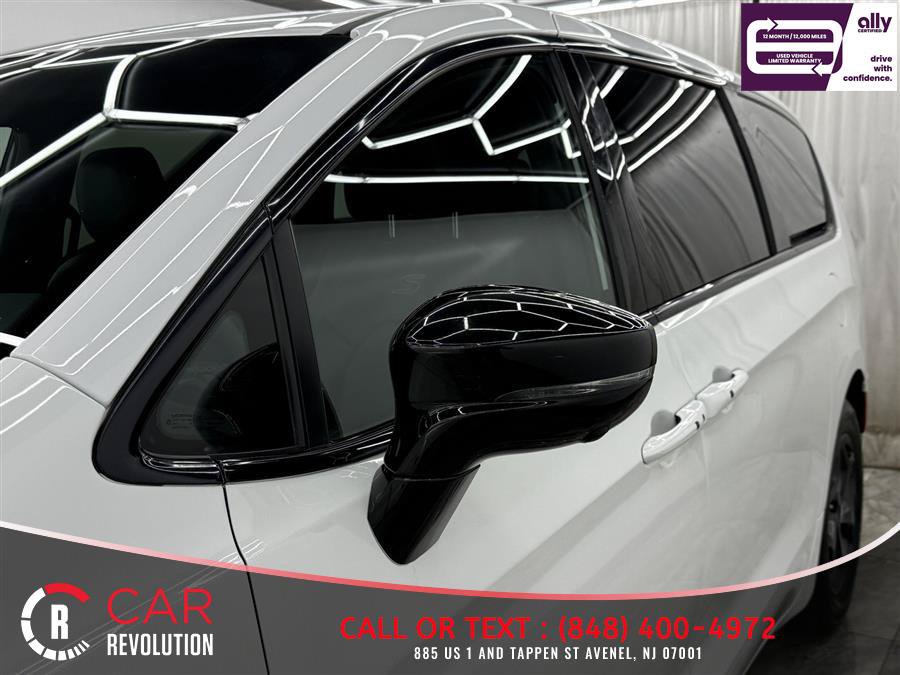 Used 2024 Chrysler Pacifica Limited FWD image 44
