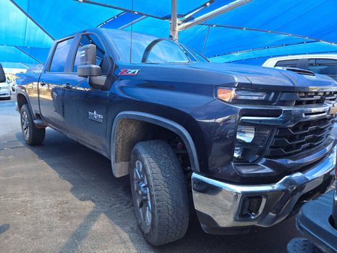 Used 2024 Chevrolet Silverado 2500 LT w/ Texas Edition AWD/4WD image 2