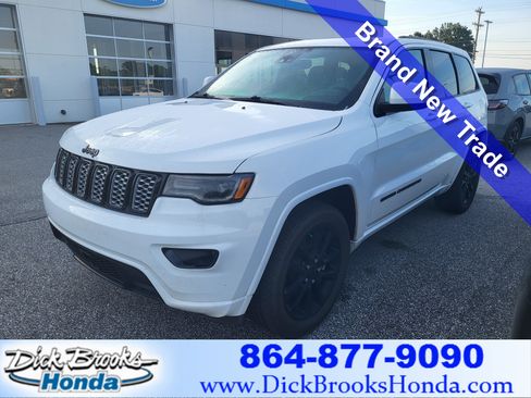 Used 2022 Jeep Grand Cherokee Laredo X AWD/4WD image 1