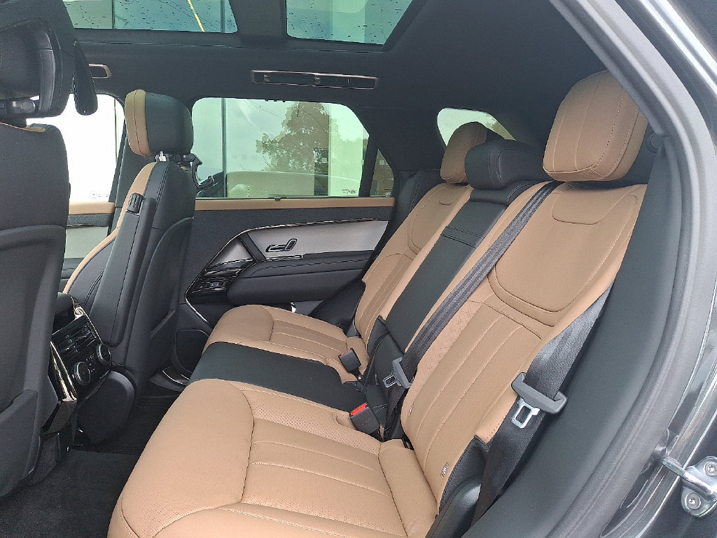 New 2026 Land Rover Range Rover Sport Dynamic SE AWD/4WD image 6