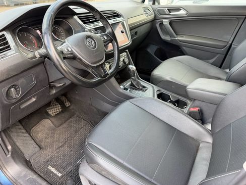 Used 2018 Volkswagen Tiguan SE w/ Panoramic Sunroof Package FWD image 8