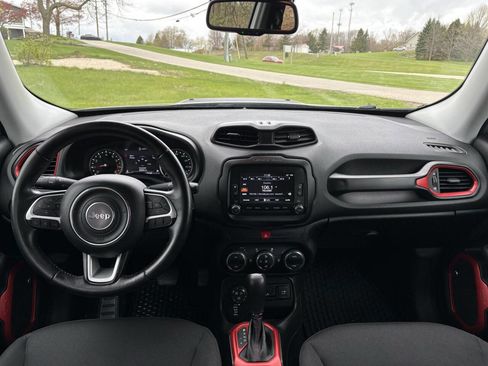 Used 2017 Jeep Renegade Trailhawk AWD/4WD image 18
