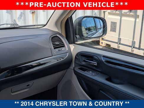 Used 2014 Chrysler Town & Country Touring-L FWD image 20