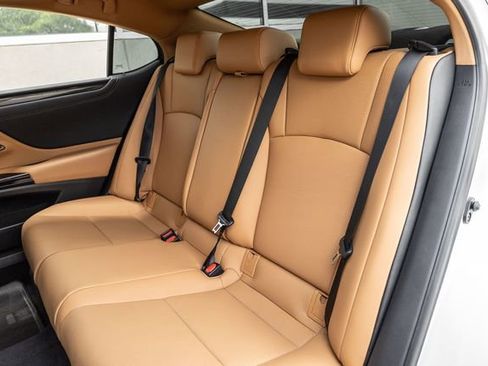 Used 2025 Lexus ES 350 w/ Accessory Package (Z2) FWD image 12