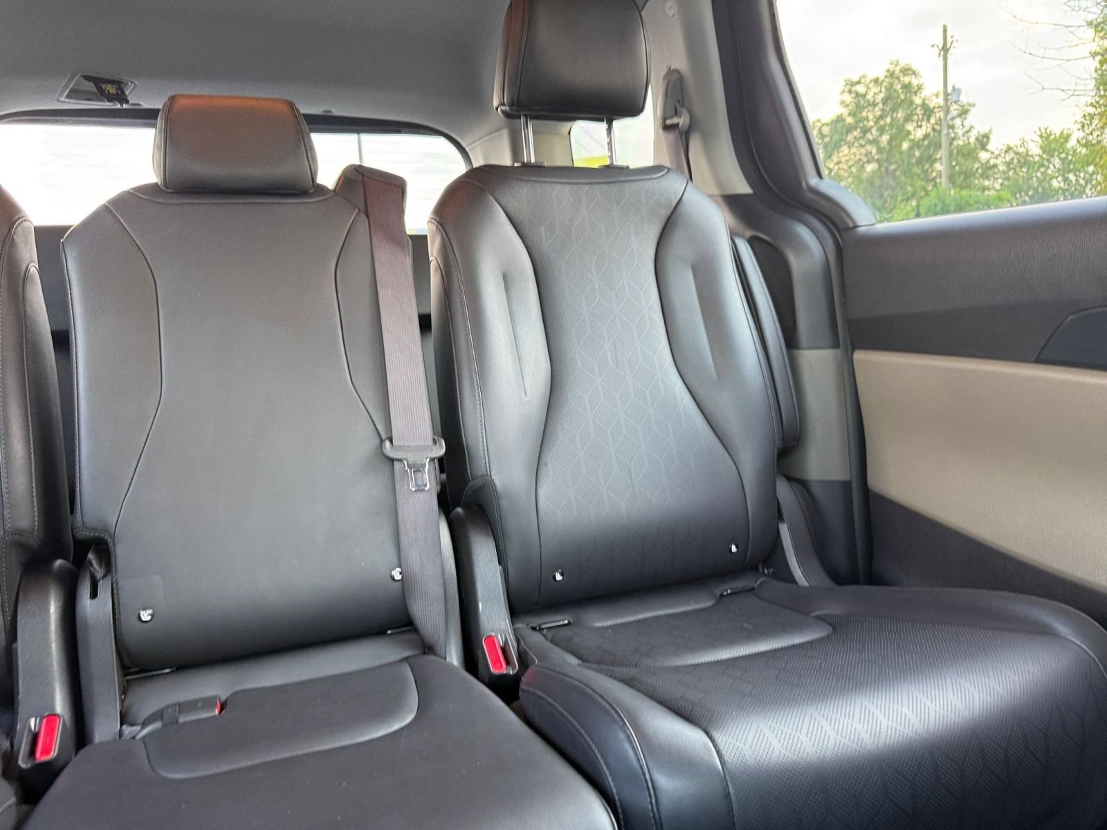 Used 2026 Kia Carnival FWD image 39