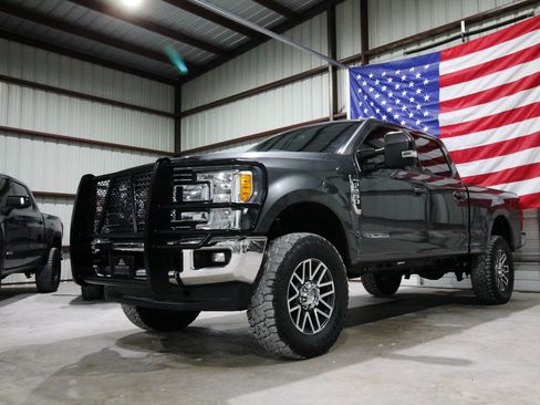 Used 2017 Ford F250 Lariat w/ Lariat Value Package AWD/4WD image 3