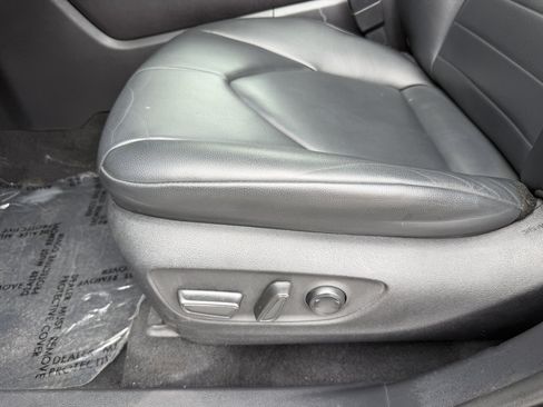 Used 2021 Toyota Highlander XLE AWD/4WD image 26