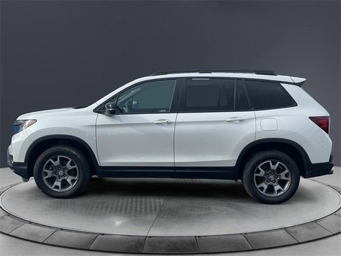 Certified 2023 Honda Passport TrailSport image 2